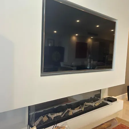 Spacious Luxury 3 Bedroom - Southridge - *