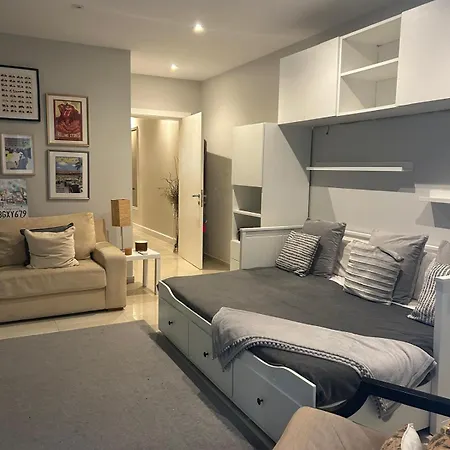 Spacious Luxury 3 Bedroom - Southridge - شقة *